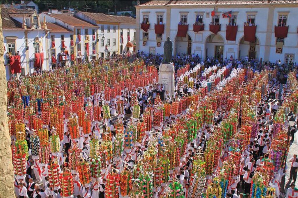 Festa dos Tabuleiros na Praça da República Tomar - Magu Mathias