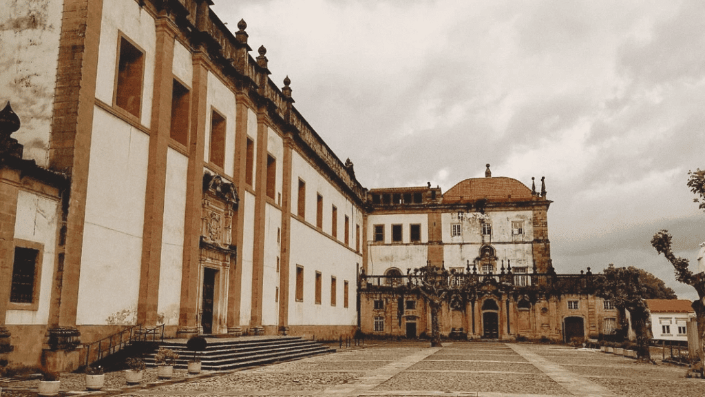 Mosteiro de Santa Clara-a-Nova Coimbra - Portugal Num Mapa