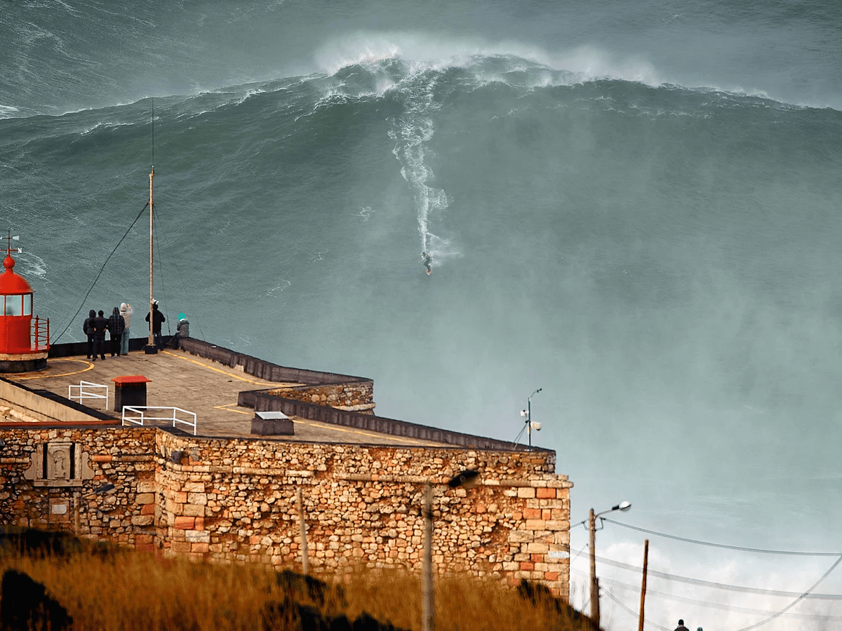 Onda de Garrett McNamara Nazaré - The Guardian