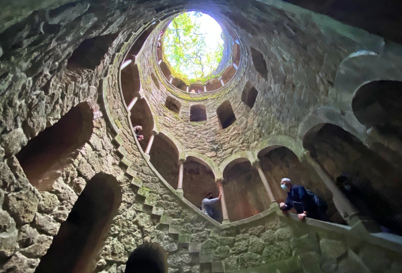 Poço Iniciativo Quinta da Regaleira Sintra - Across the Universe