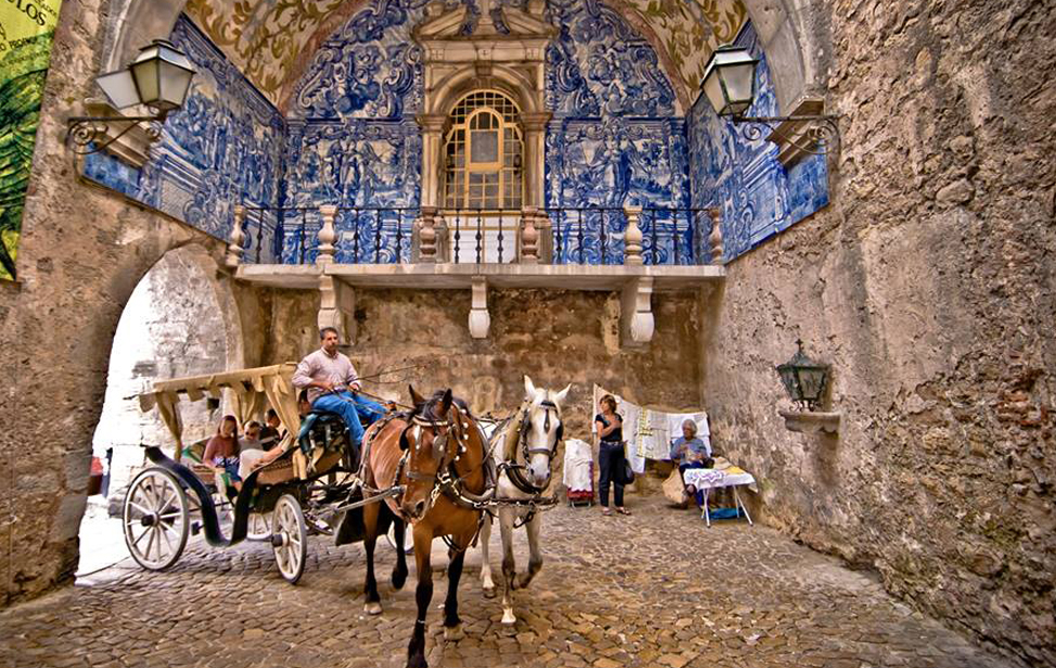 Porta da Vila Obidos - Mad About Lisbon