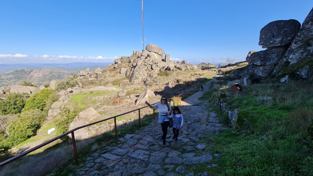 Subida para o Castelo de Monsanto - Magu Mathias