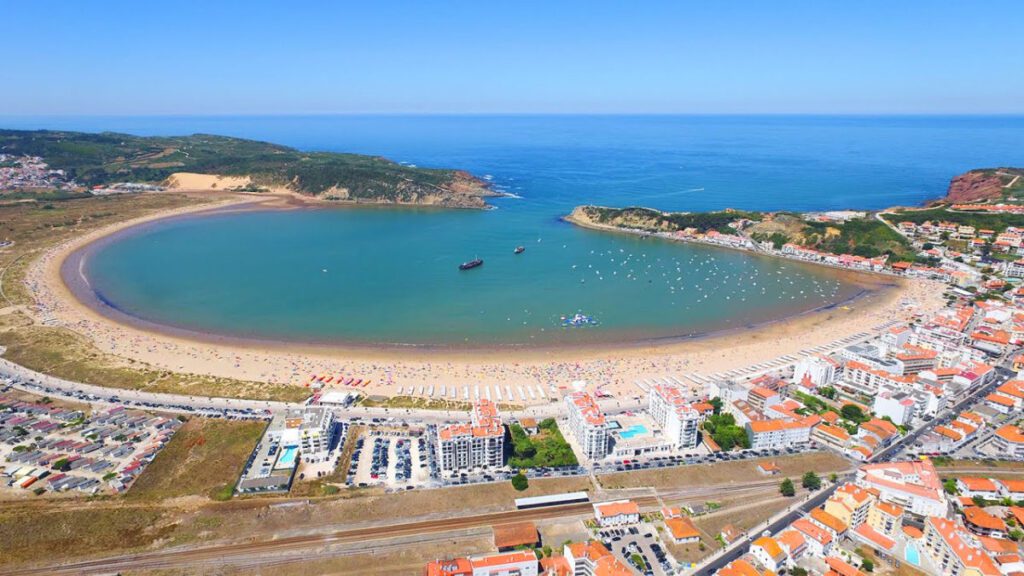 praia de São Martinho do Porto Nazaré - NCultura Notícias
