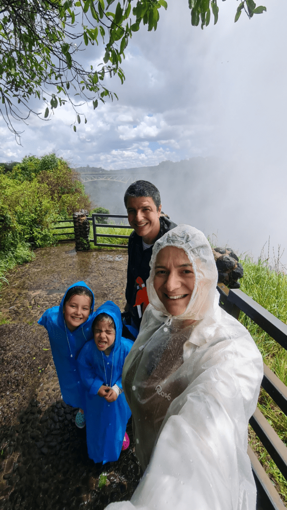 Família em Victoria Falls Livingstone Zambia - Magu Mathias