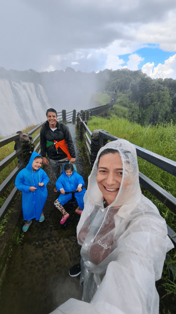 Família em Victoria Falls Livingstone Zambia - Magu Mathias