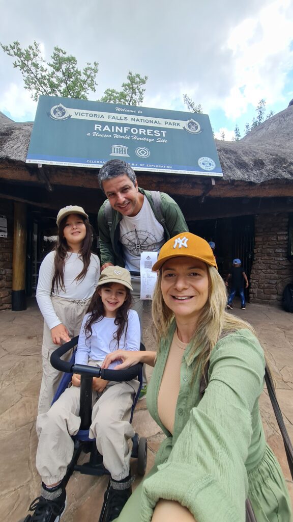 Família em Victoria Falls - Magu Mathias