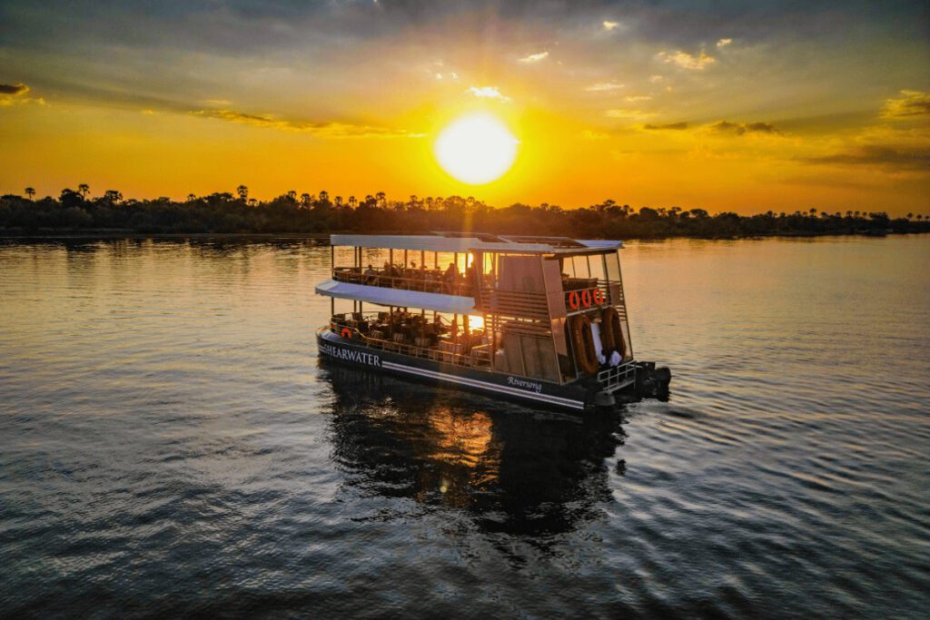 Passeio de Barco no rio Zambezi - Shearwater Victoria Falls