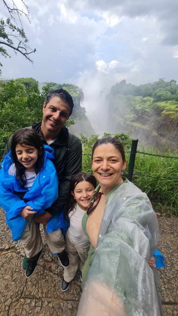 Família em Victoria Falls - Magu Mathias