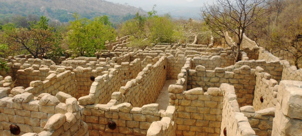 Maze of the Lost City Sun City - Dirty Boots