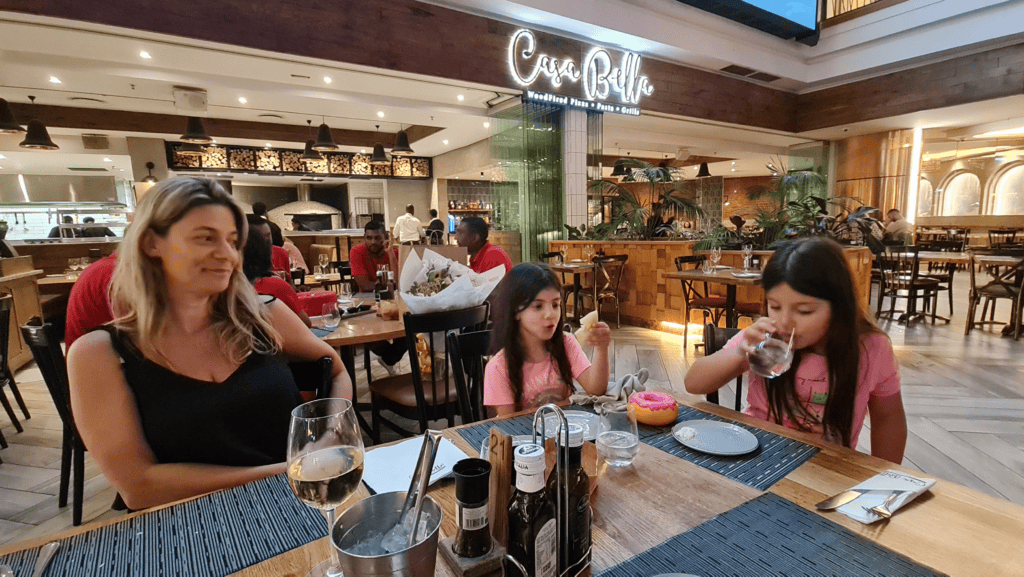 Jantando em Sun Central: uma área incrível dentro de Sun City - Magu Mathias