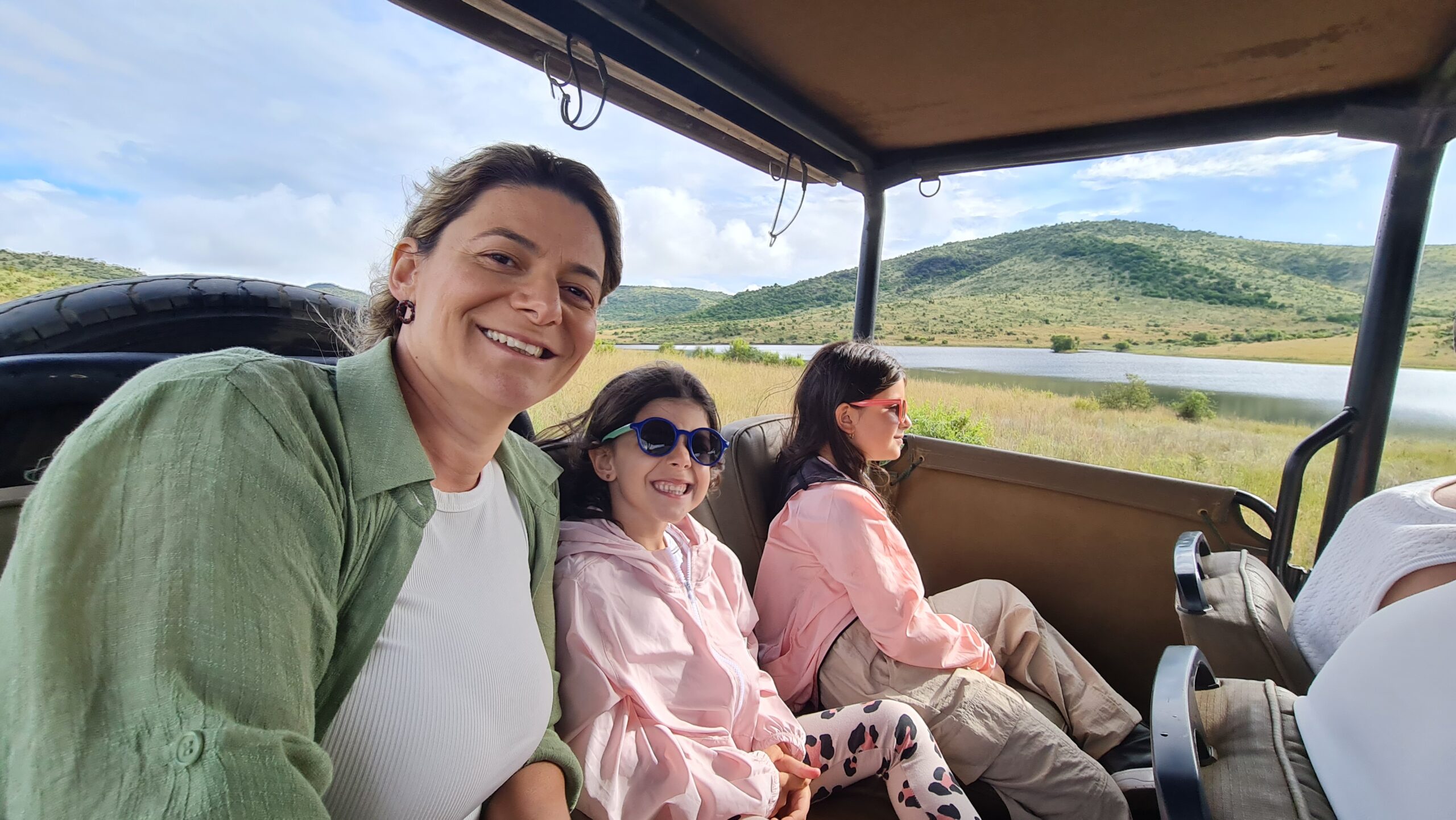 Família curtindo um safari em Pilanesberg - Magu Mathias