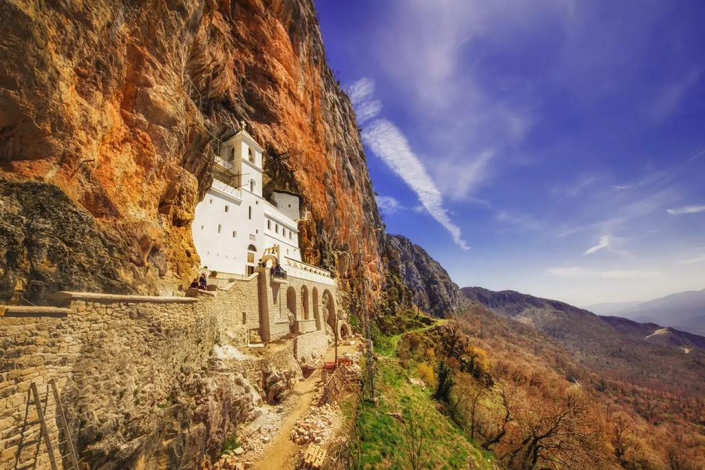 Mosteiro Ostrog - Visit Montenegro