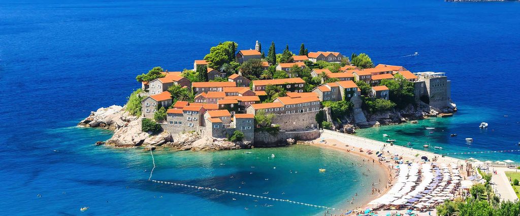 A lindíssima Sveti Stefan em Montenegro - LiveAboard.com
