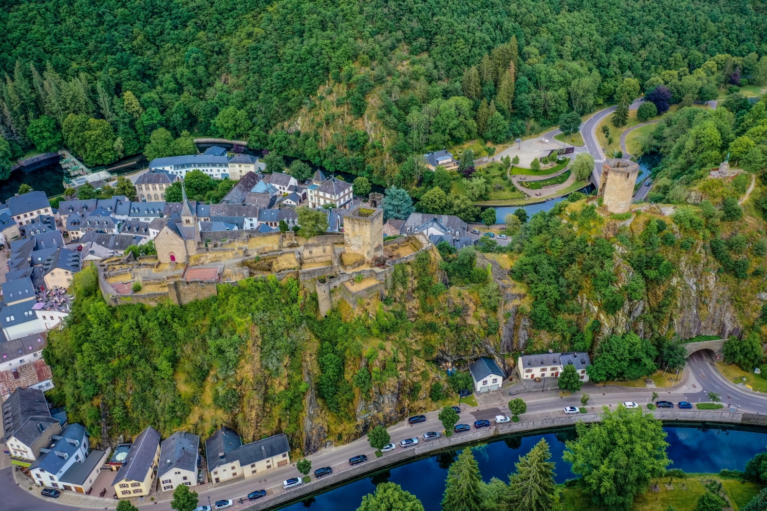 Ruínas do castelo de Esch-sur-Sure - Visit Luxembourg