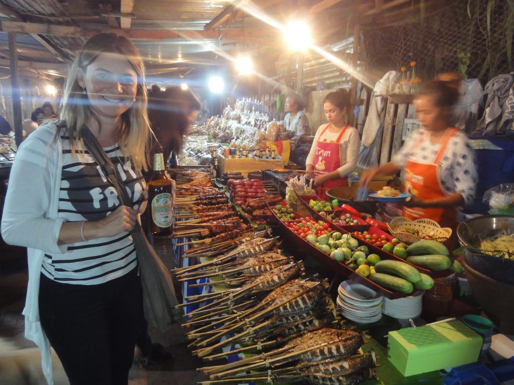 Mercado noturno em Luang Prabang Laos - Magu Mathias