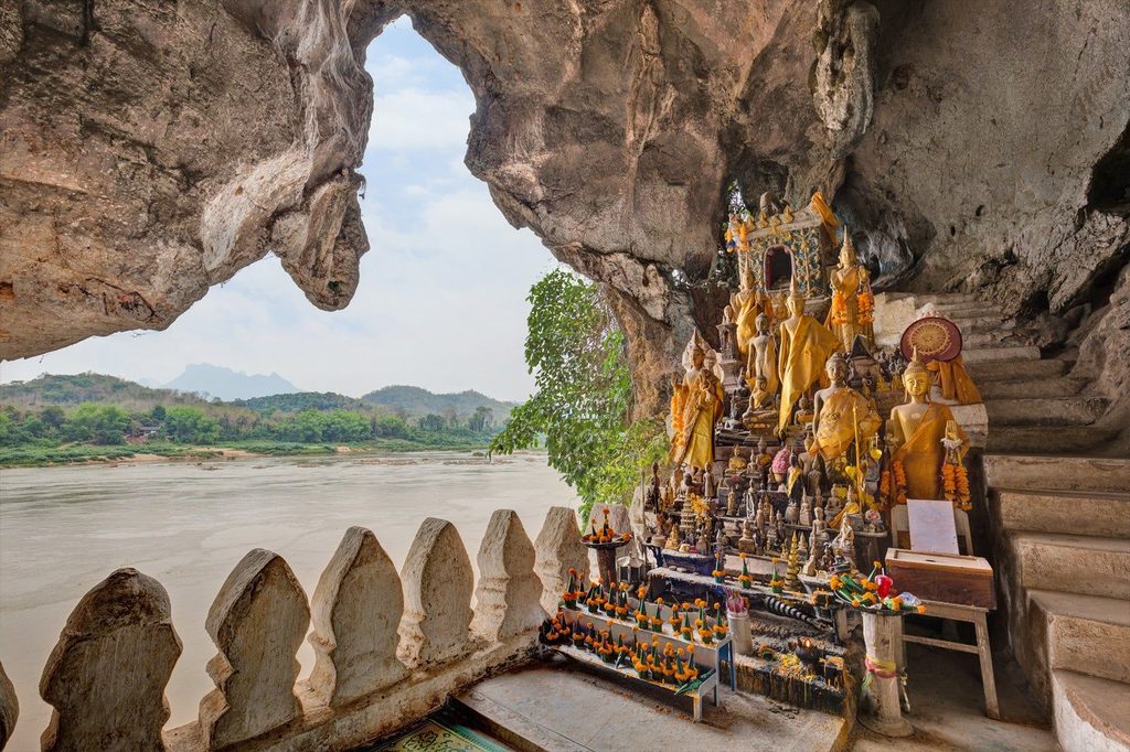 Pak Ou Caves Luang Prabang Laos - HoteisCOM