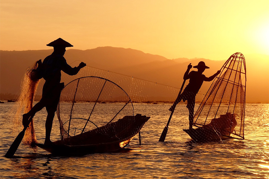 Pescadores e seu método tradicional no Inle Lake Myanmar - The Food Pornographer