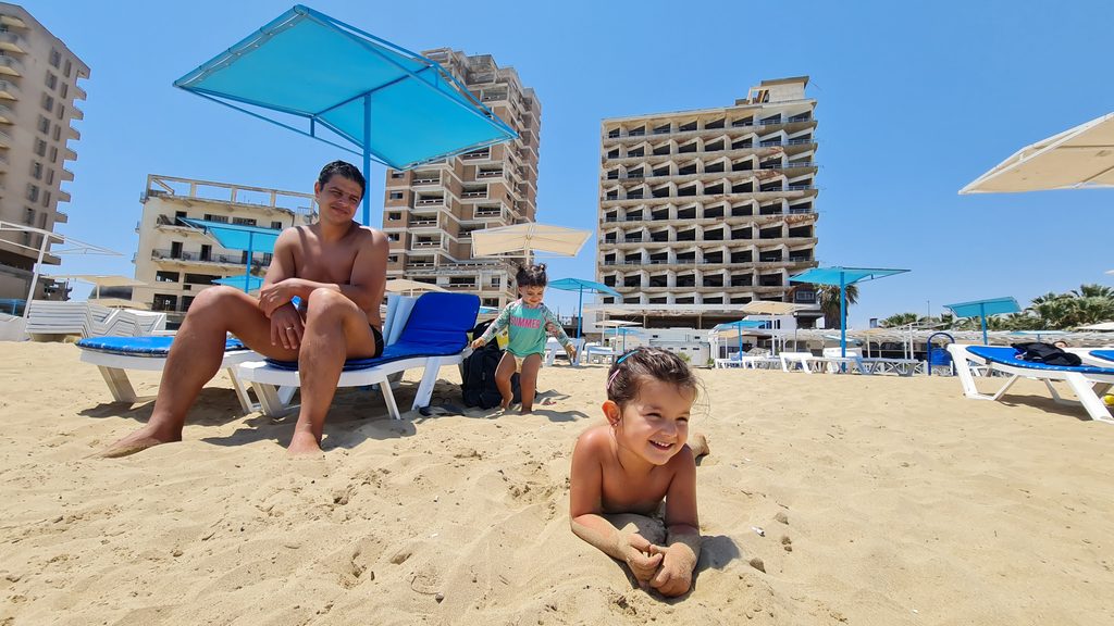 Praia em Varosha Norte do Chipre - Magu Mathias